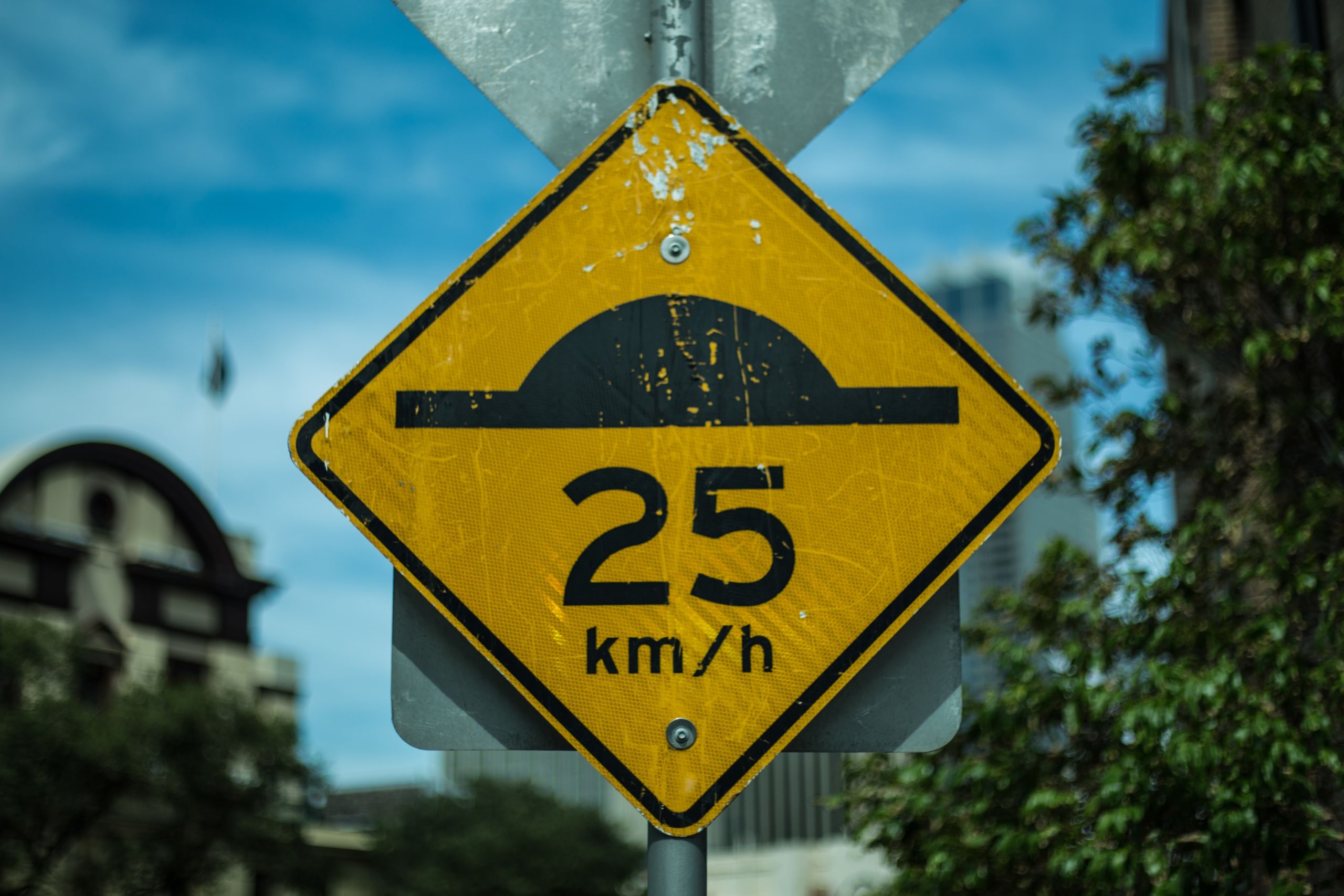 Speed Bumps warning sign showing max speed of 25 km/h